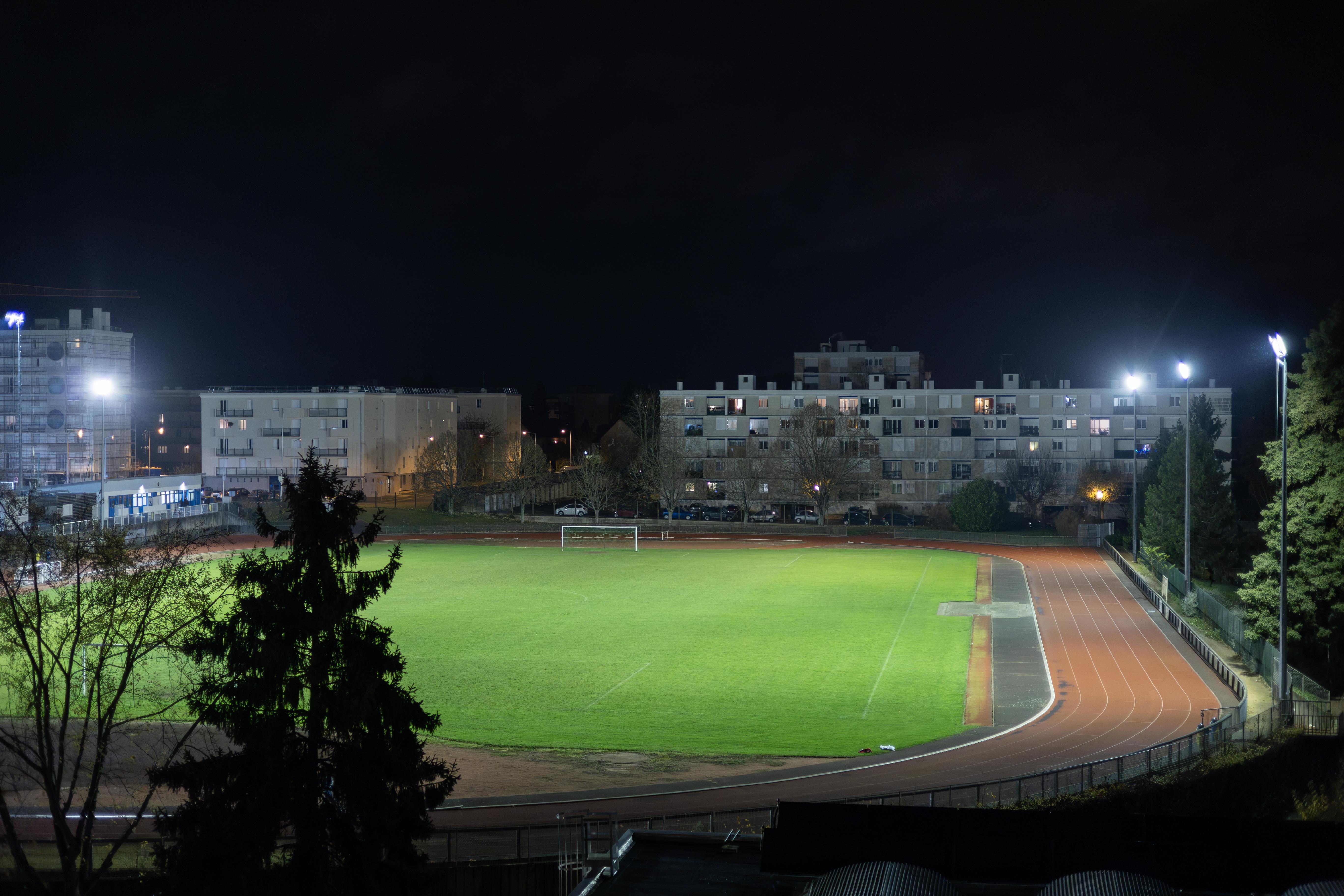 Спортно осветление